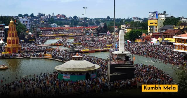 priests performing aarti
